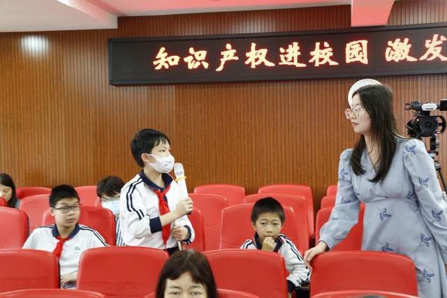 "知识产权进校园,激发创新添活力"——走进海联路小学
