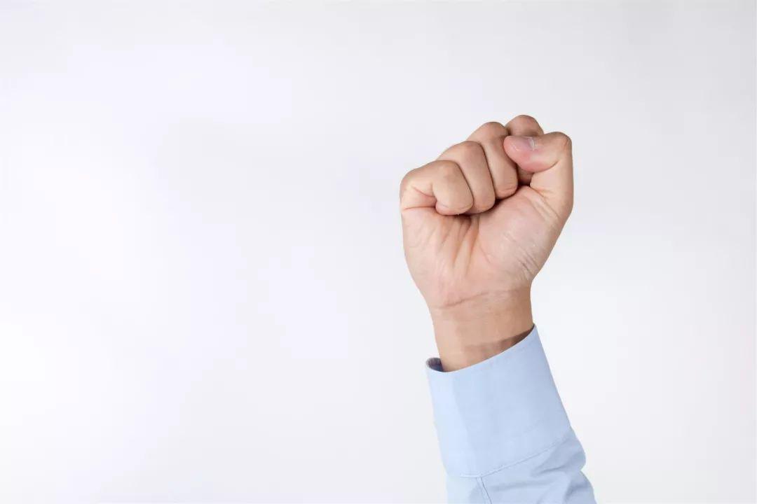 为何有些人血管容易"堵"?握拳5秒,自测「血管抵抗力」如何!