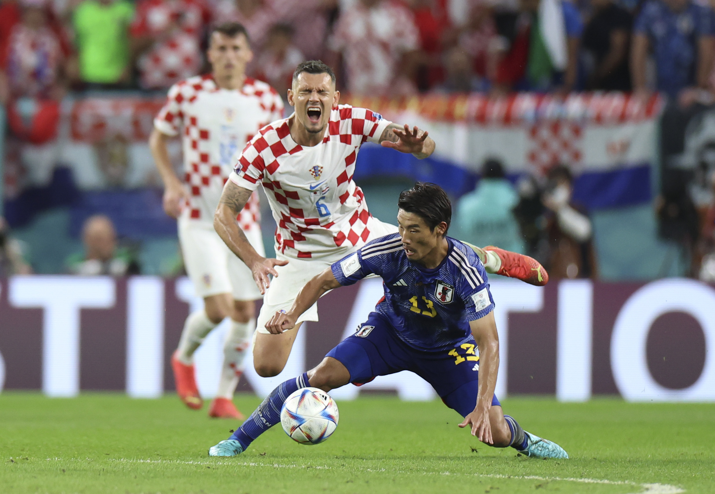 利瓦科维奇三扑点球,日本队惜败上届亚军,无缘世界杯八强