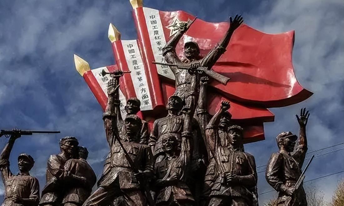 开湘很早就开始做木匠谋生,那时候他的表哥方志敏已经走上了革命道路