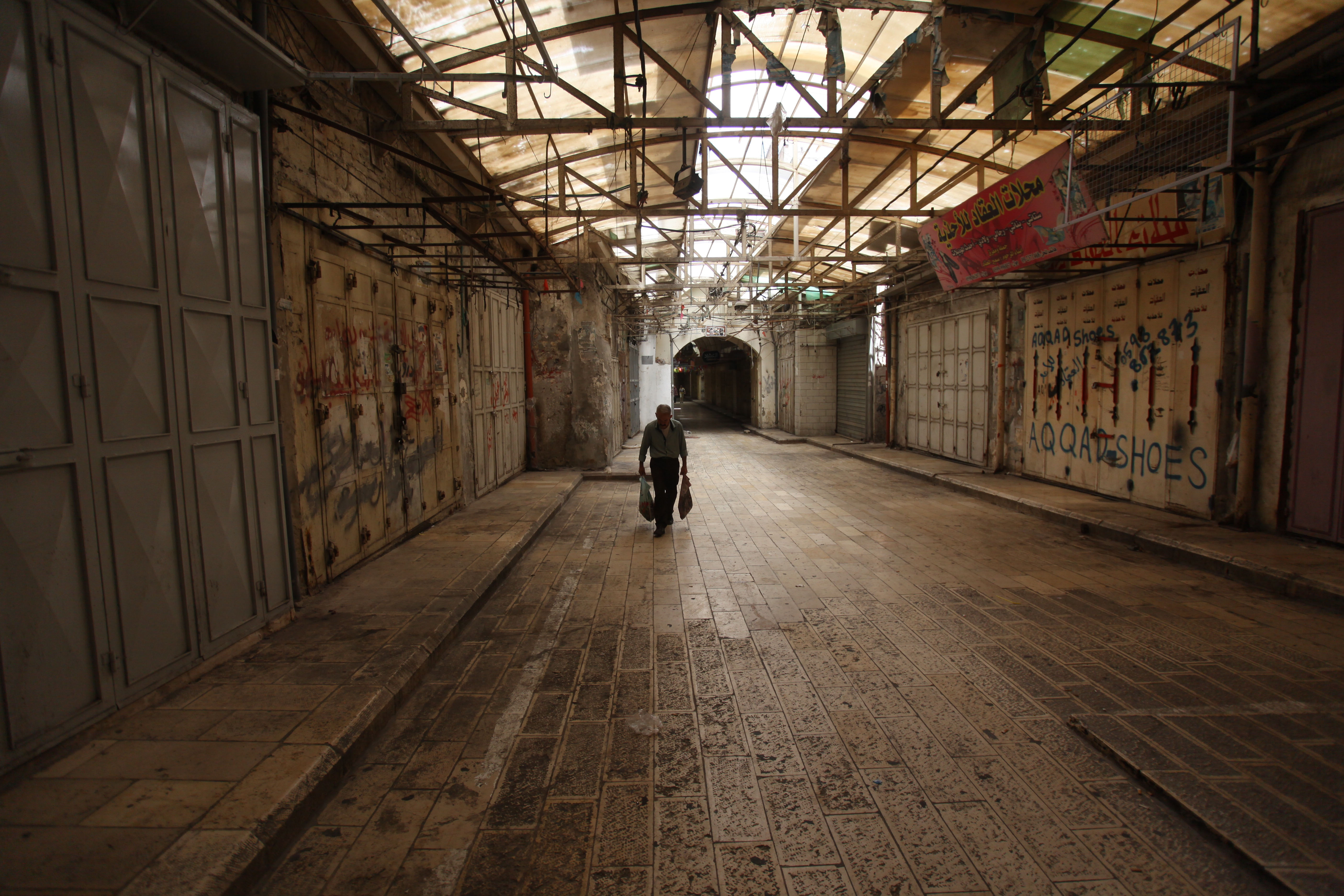 巴勒斯坦开始部分恢复严格防控措施