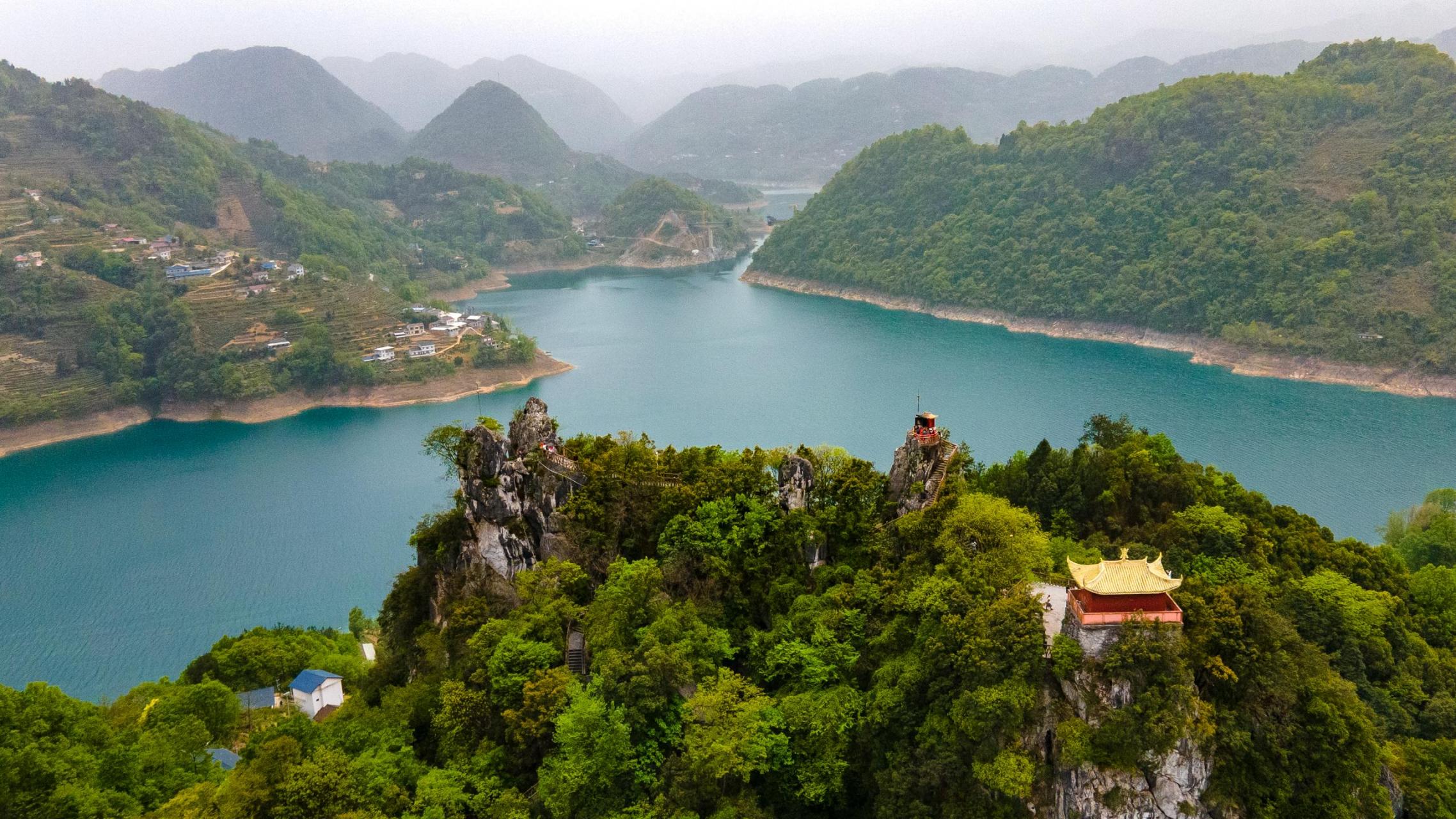 清江画廊风景区位于湖北省宜昌长阳土家族自治县,是国家5a级旅游景区