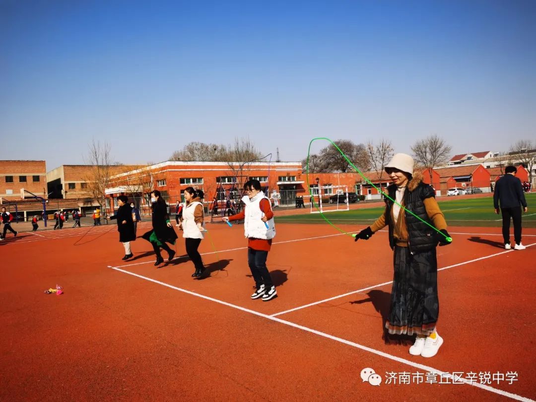 济南市章丘区辛锐中学举行庆祝三八妇女节活动