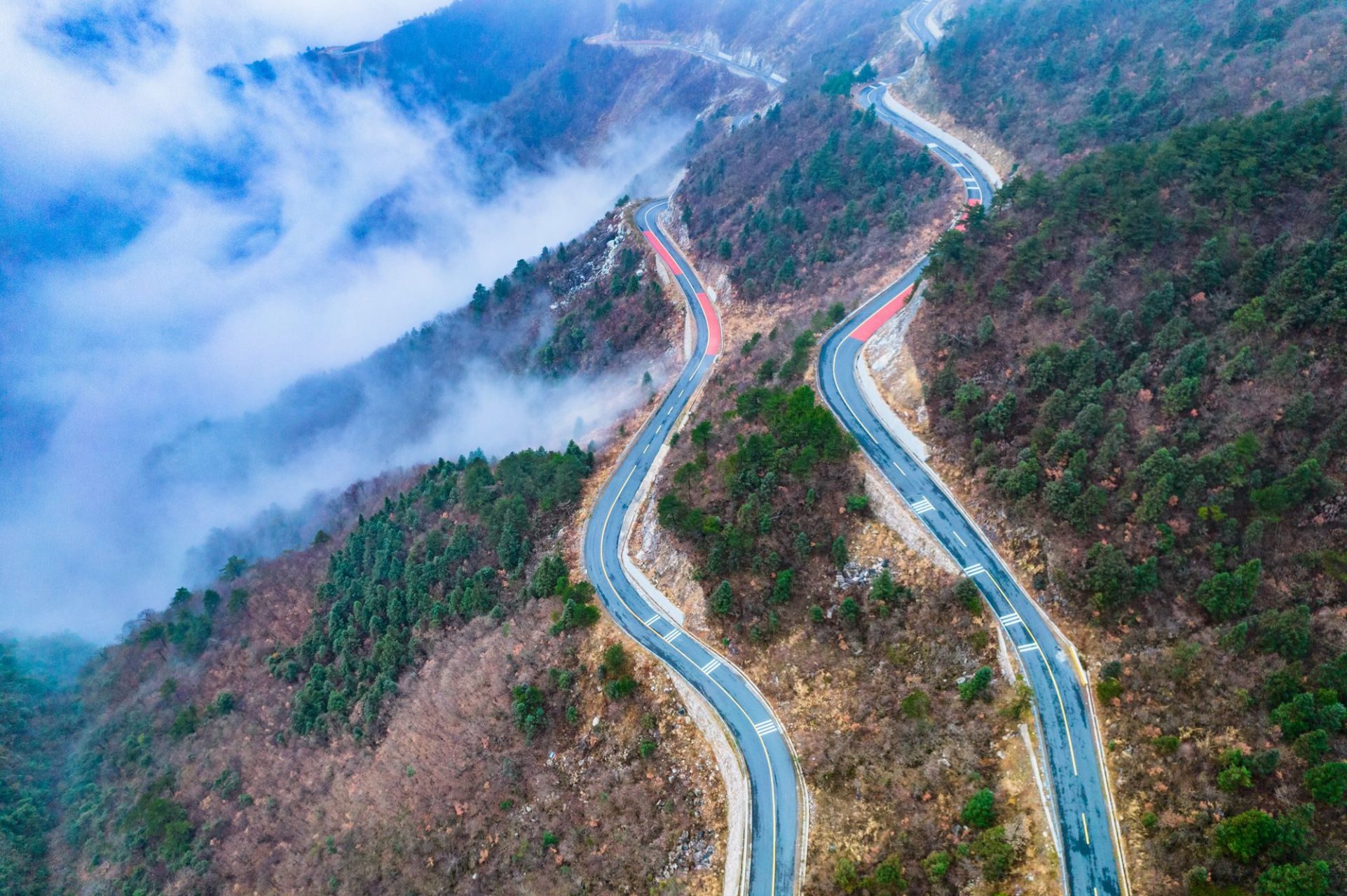 临安浙西天路是自驾,骑行和户外徒步的好去处,四季皆宜.