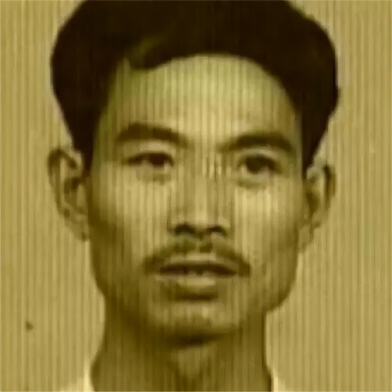 就在今年的5月18日晚上,76岁的曲艺名家李伯清和徒弟又一次登台演出