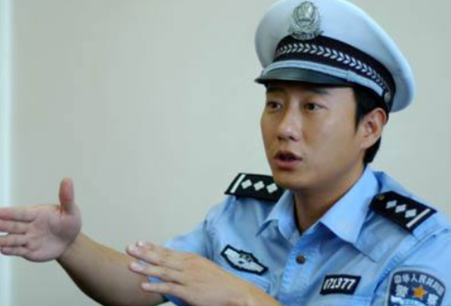 纪实:"网红交警"谭乔的双面人生,他的故事,比想得更动人心弦