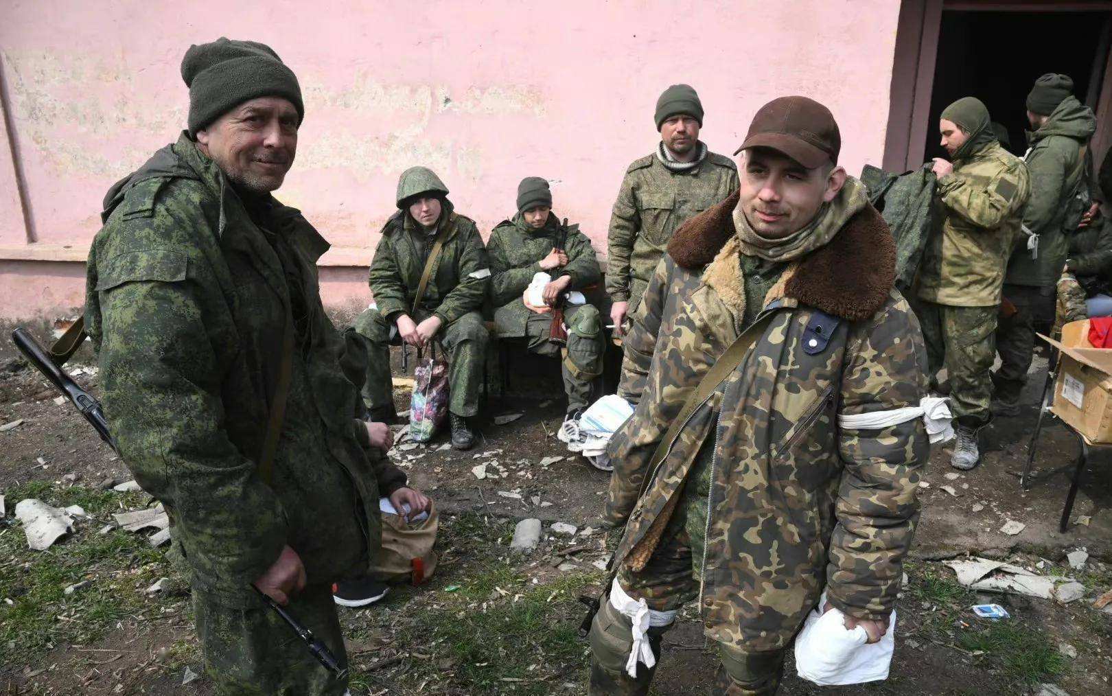 乌东民兵接受"采访",一段话一个故事,说出俄乌冲突的实情