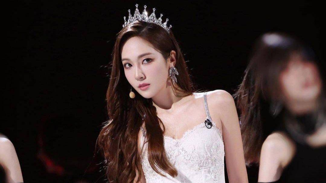 jessica郑秀妍晒新年自拍,杨丞琳留言直夸性感