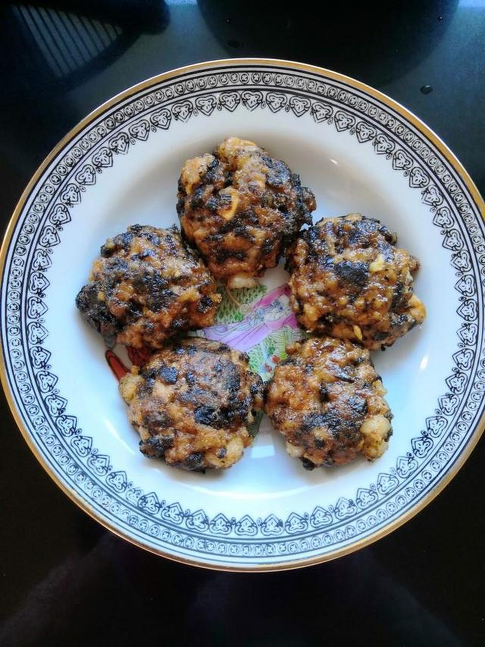 教你100道菜之温州本地美食篇:梅干菜肉饼 温州梅干菜肉饼的做法如下