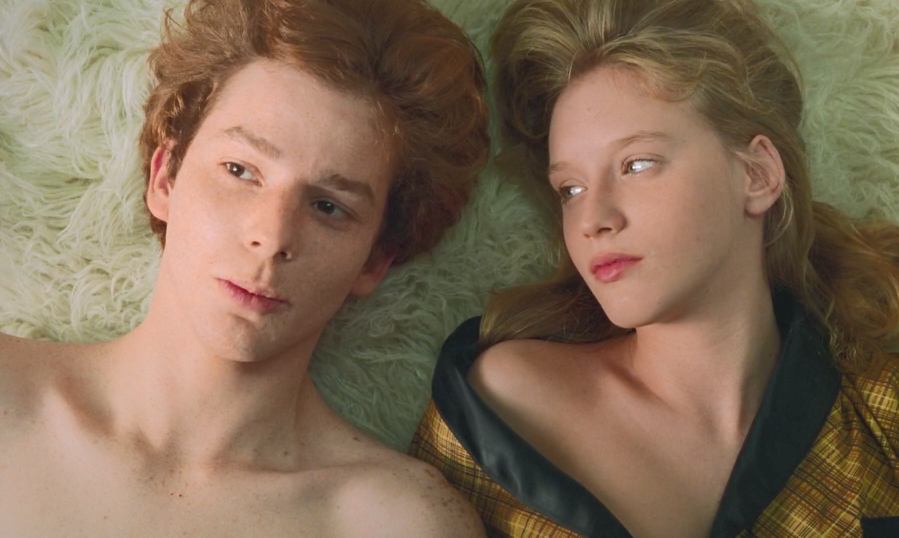 新晋情色电影大师力作,美少年的忘年双性四角恋