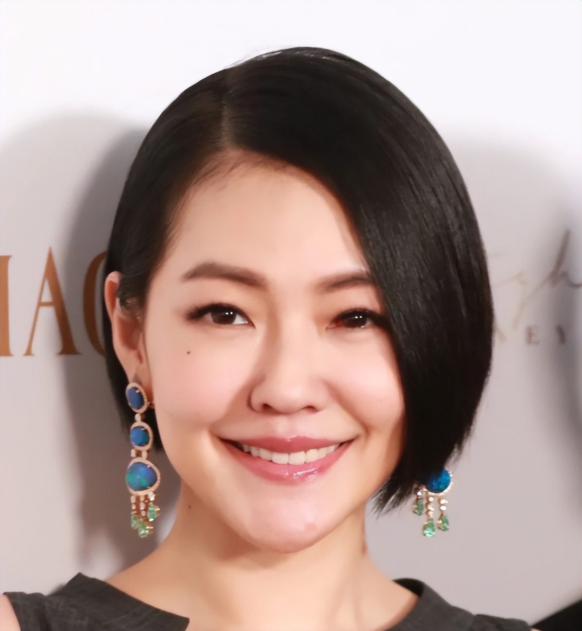 放弃成名机会,不理妹妹大s感情风波,甘愿平凡的徐熙娴生活美满