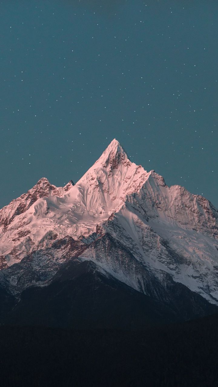 拍梅里雪山不能使用广角,因为广角的近大远小很容易让雪山看起来