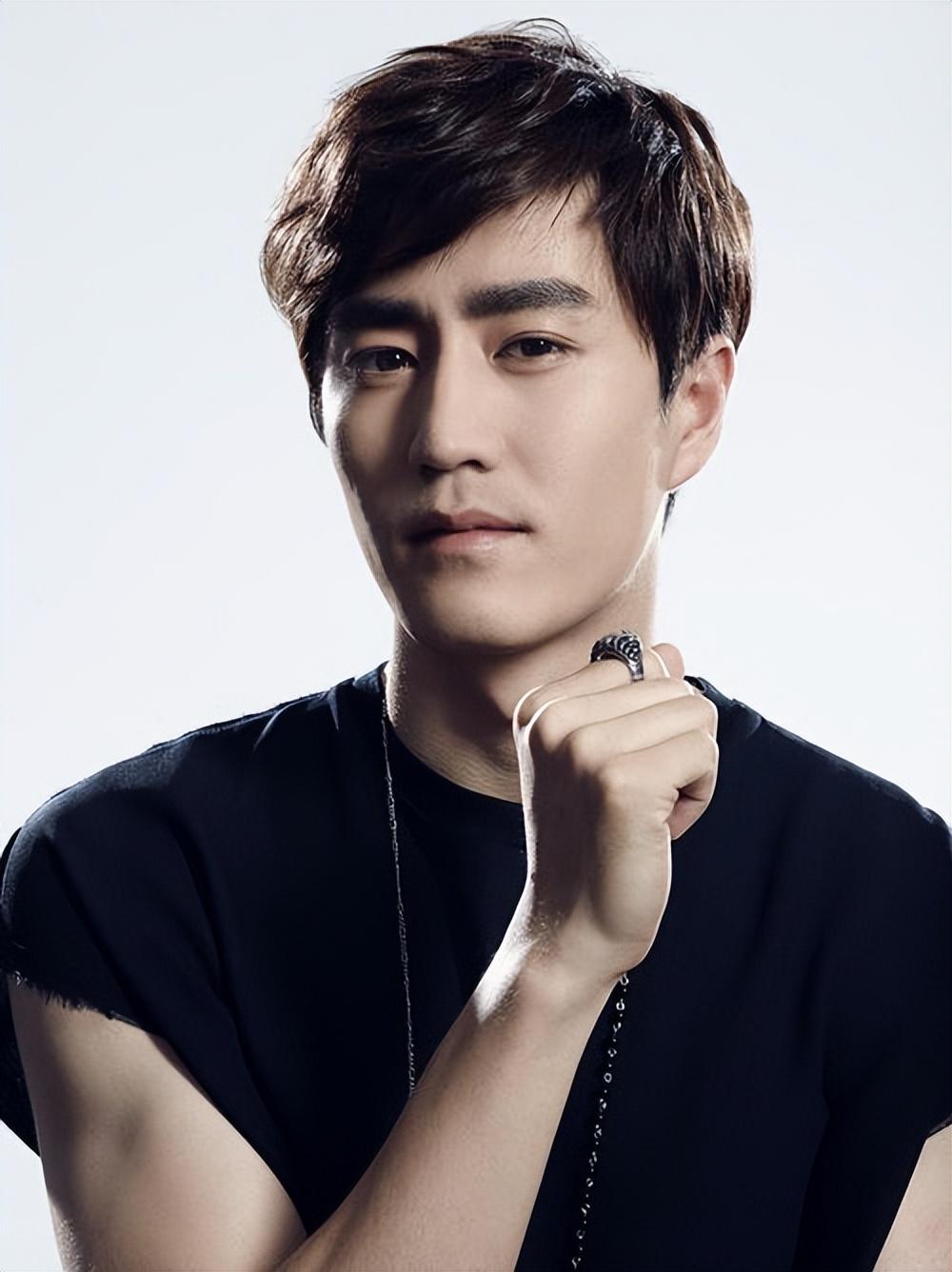 回顾36岁杨玏从童星到演技派演员成父亲骄傲如今事业爱情双丰收