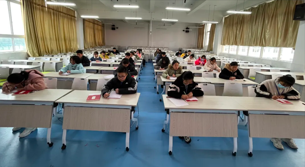 兴化市楚水初级中学举行国学经典硬笔书法比赛