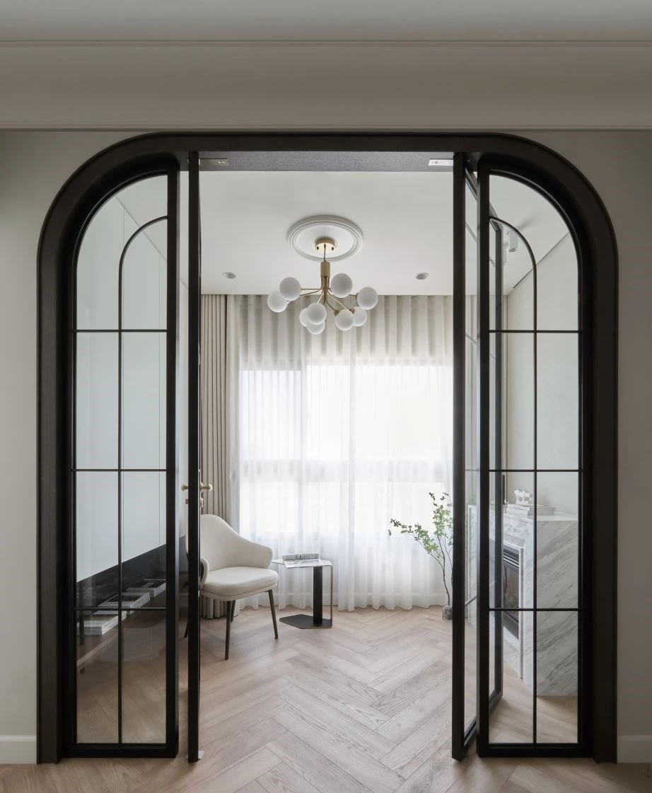 落地门片▲玻璃门面设计案例-厨房复古铁件玻璃门▲玻璃门面设计案例