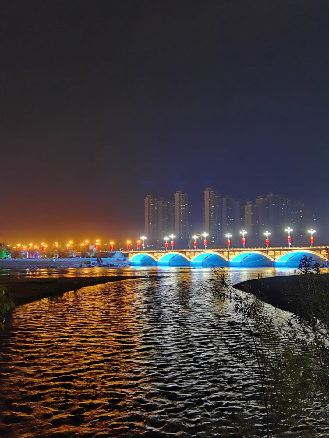 伊犁河夜景图片