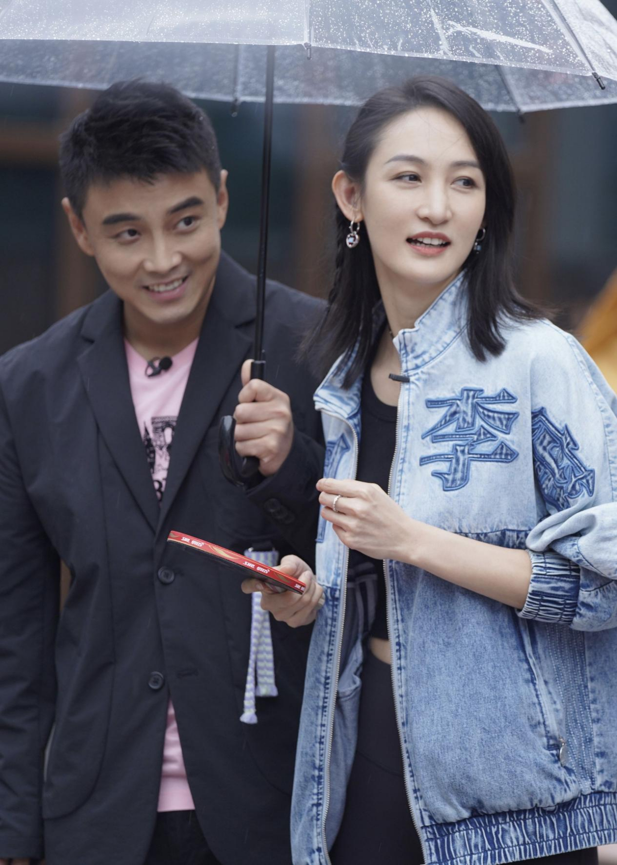 王皓闫博雅夫妇亮相新综艺8年婚姻长跑甜蜜如初