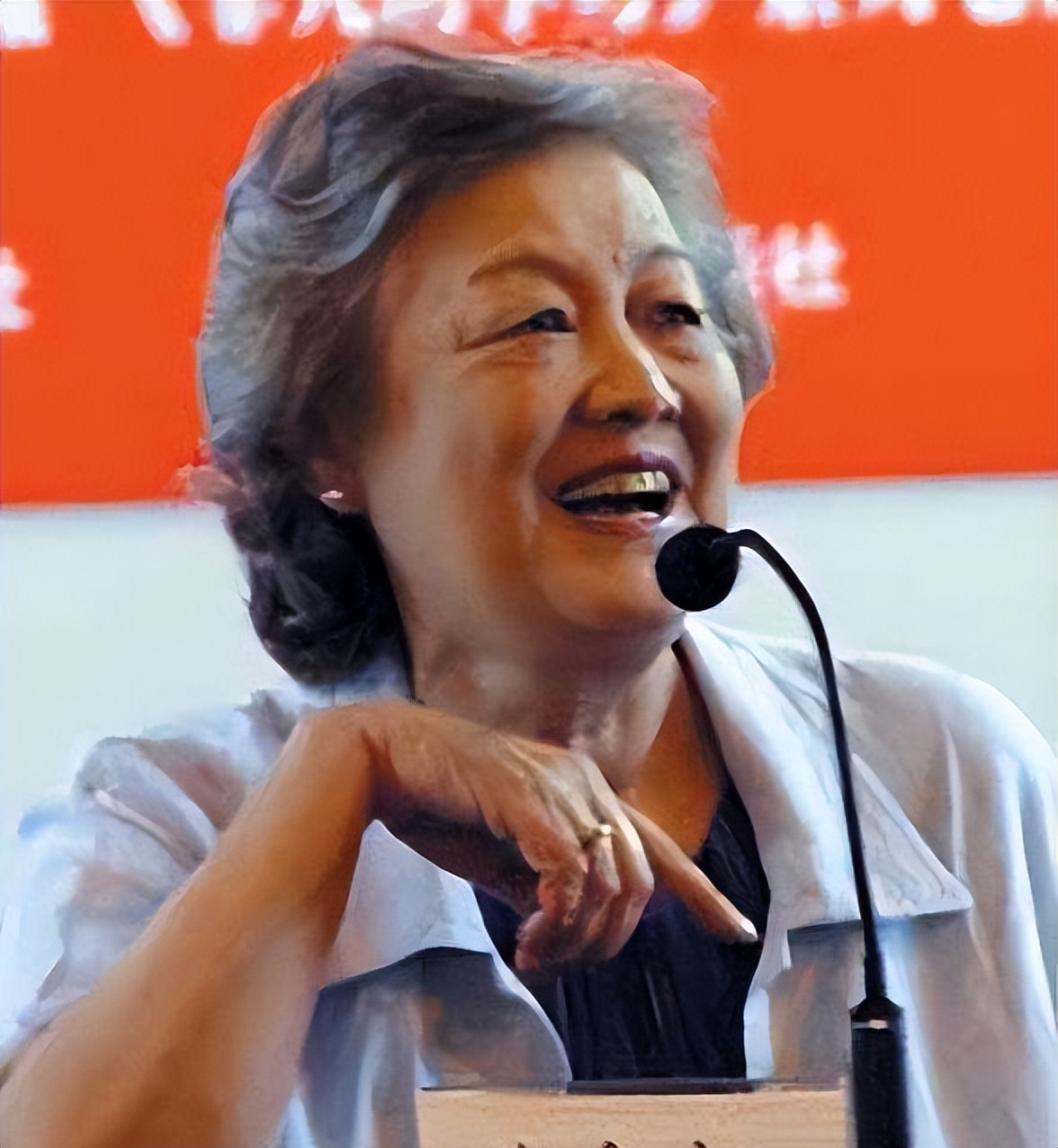 谈雪卿:民国著名交际花挺孕肚公堂撕渣男,付出"美丽"的代价