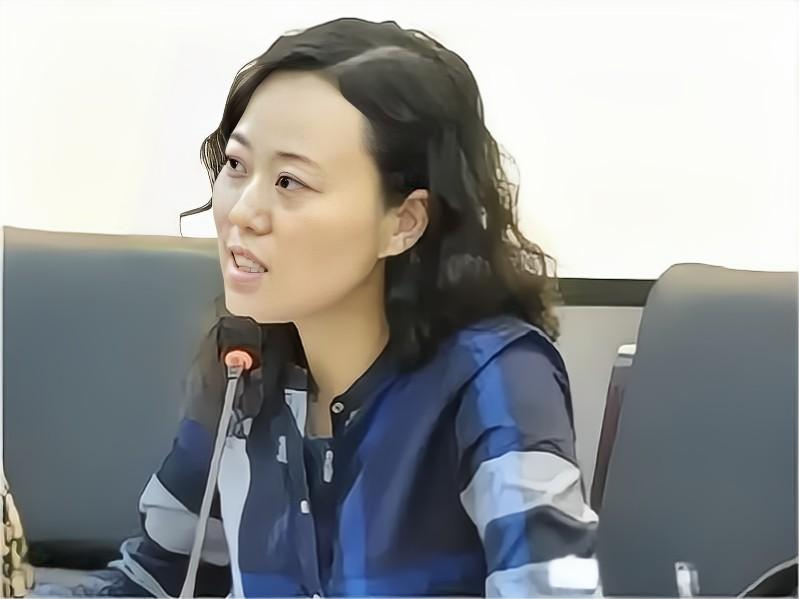 上海拜金女硕士39岁落马,辩称:那是婚前的彩礼,不算受贿!