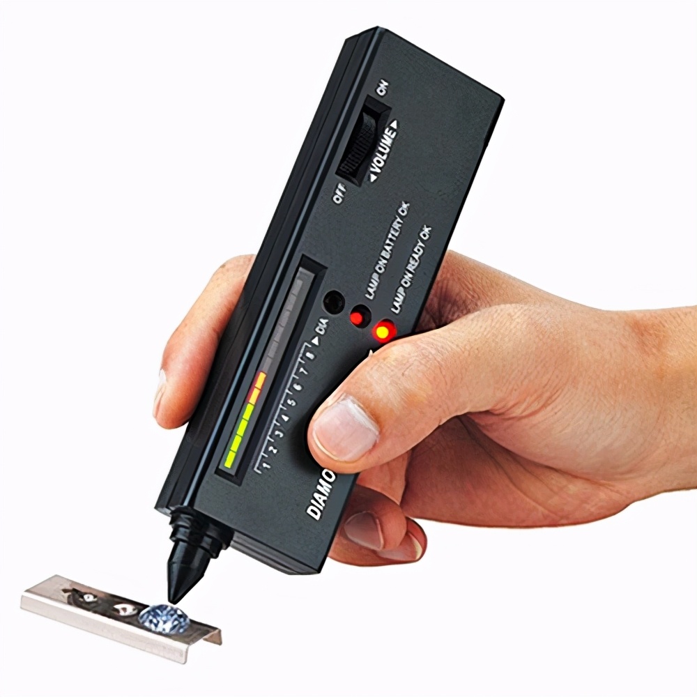 如今,钻石,合成钻石,合成碳硅石都能通过测钻笔的测试,所以不能单靠测