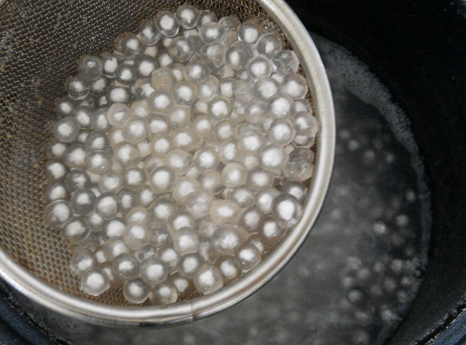 煮西米,开水下锅还是冷水下锅?教您正确做法,煮熟无白点很q弹