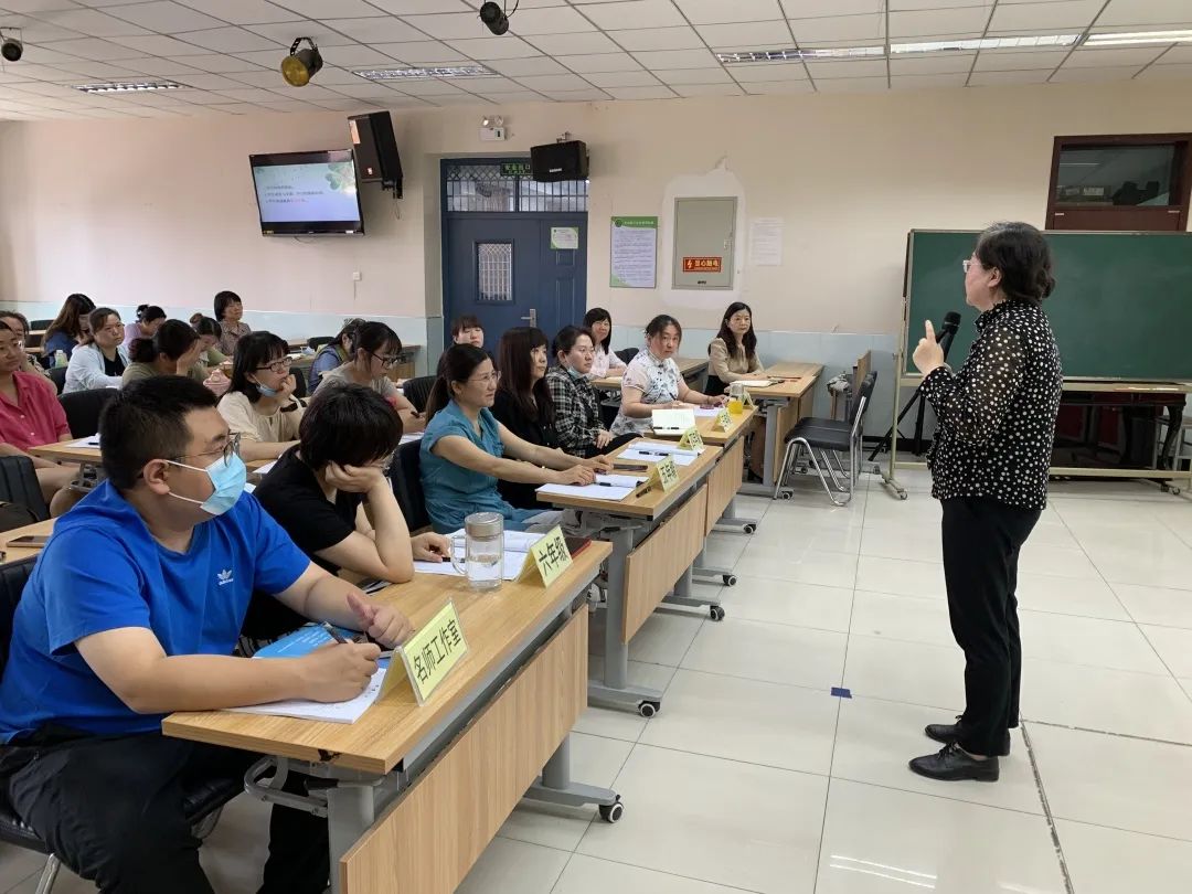 王蔚老师走进昌盛园小学南邵学校进行单元整体教学指导活动