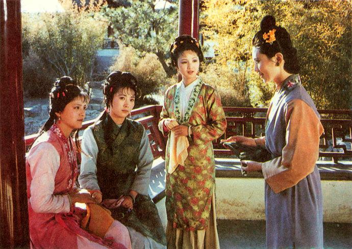 红楼梦之鸳鸯:不屈服于大老爷的淫威,却依然只能将命卖于贾府