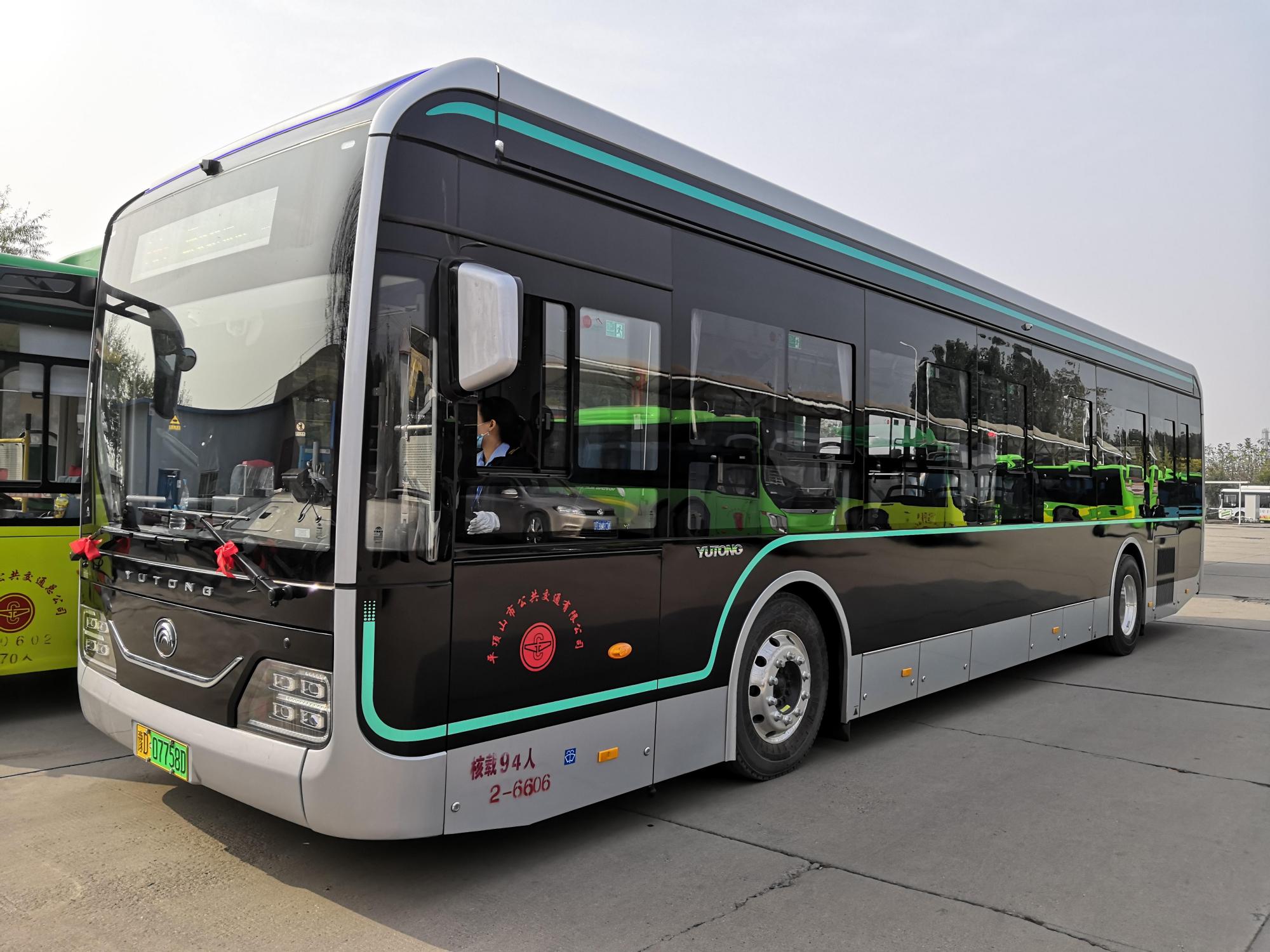 平顶山"黑金刚"纯电公交车正式上路,可乘坐66路体验