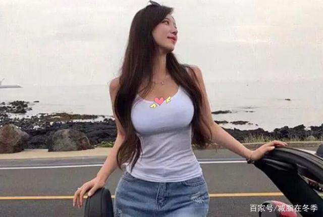 美女模特告别麻杆身材,健身5年效果显著,成功塑造曼妙身形