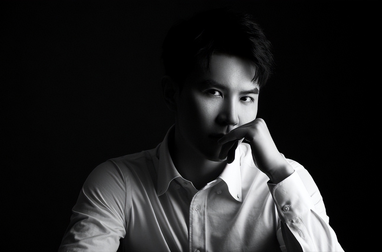 网友看到了个帅医生,回家一查学历才是真的惊艳,上天追着喂饭吃