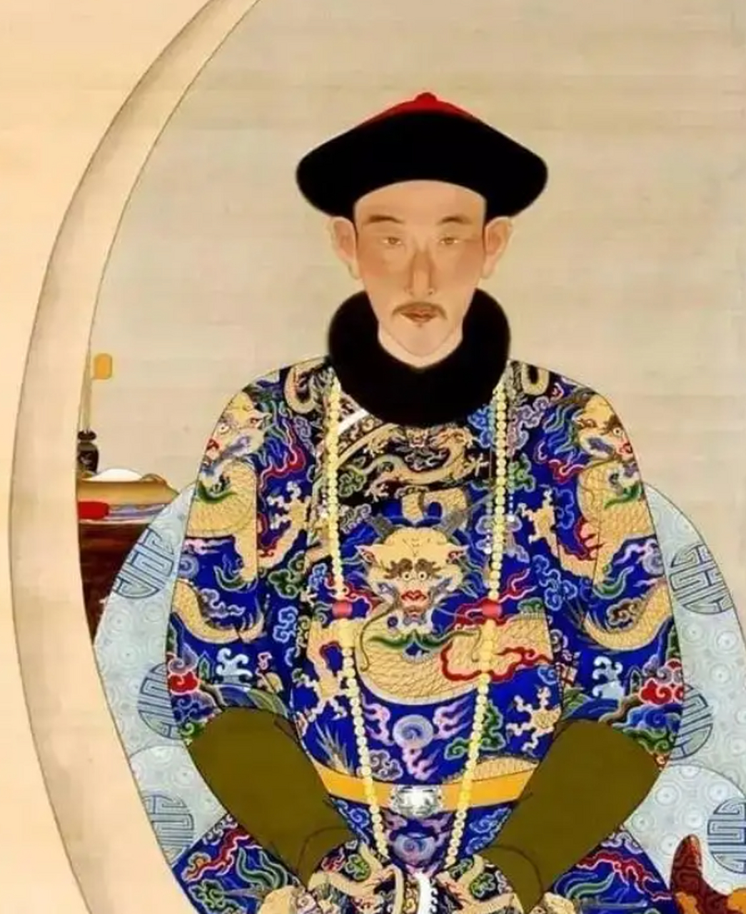 刚动土,十三王爷就大喊:"这里不行!"此后,他为雍正选了块上吉之地.