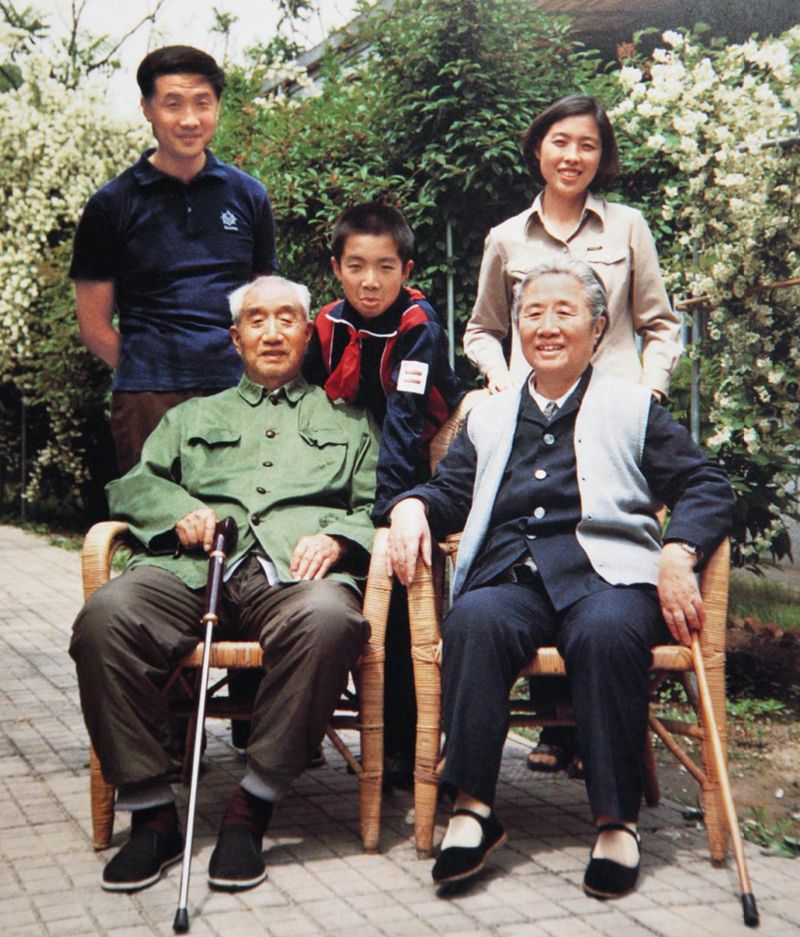 他是徐向前的小儿子,毕业于清华,48岁成为少将,如今已经是中将