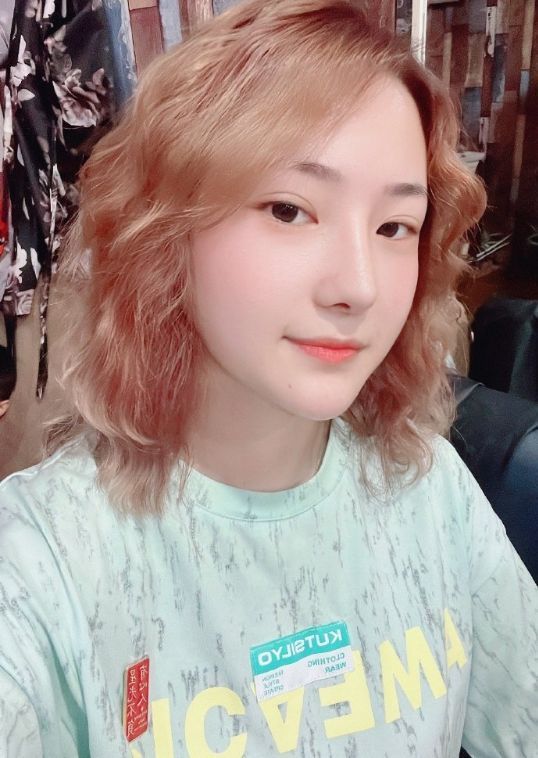 网红祁影直播哭诉,与榜一大哥恋爱被抛弃,直言忘不了对方