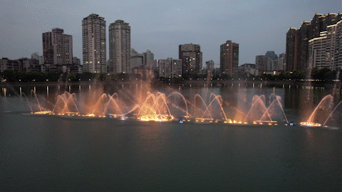 每天19:30—20:00 ▍ 武汉取水楼喷泉公园怎么去 地址: 武汉喷泉公园