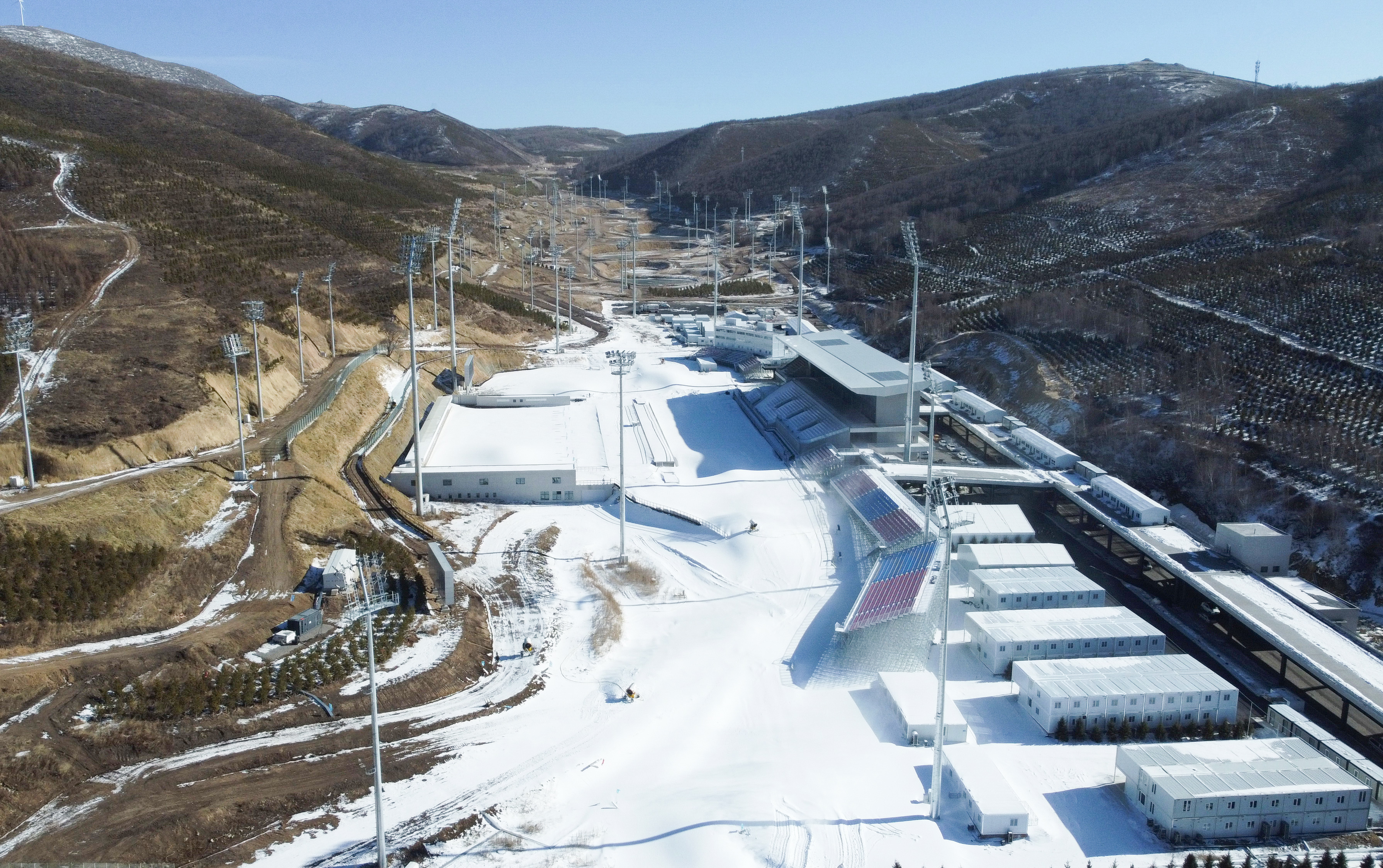 张家口赛区国家冬季两项中心雪道塑型待检