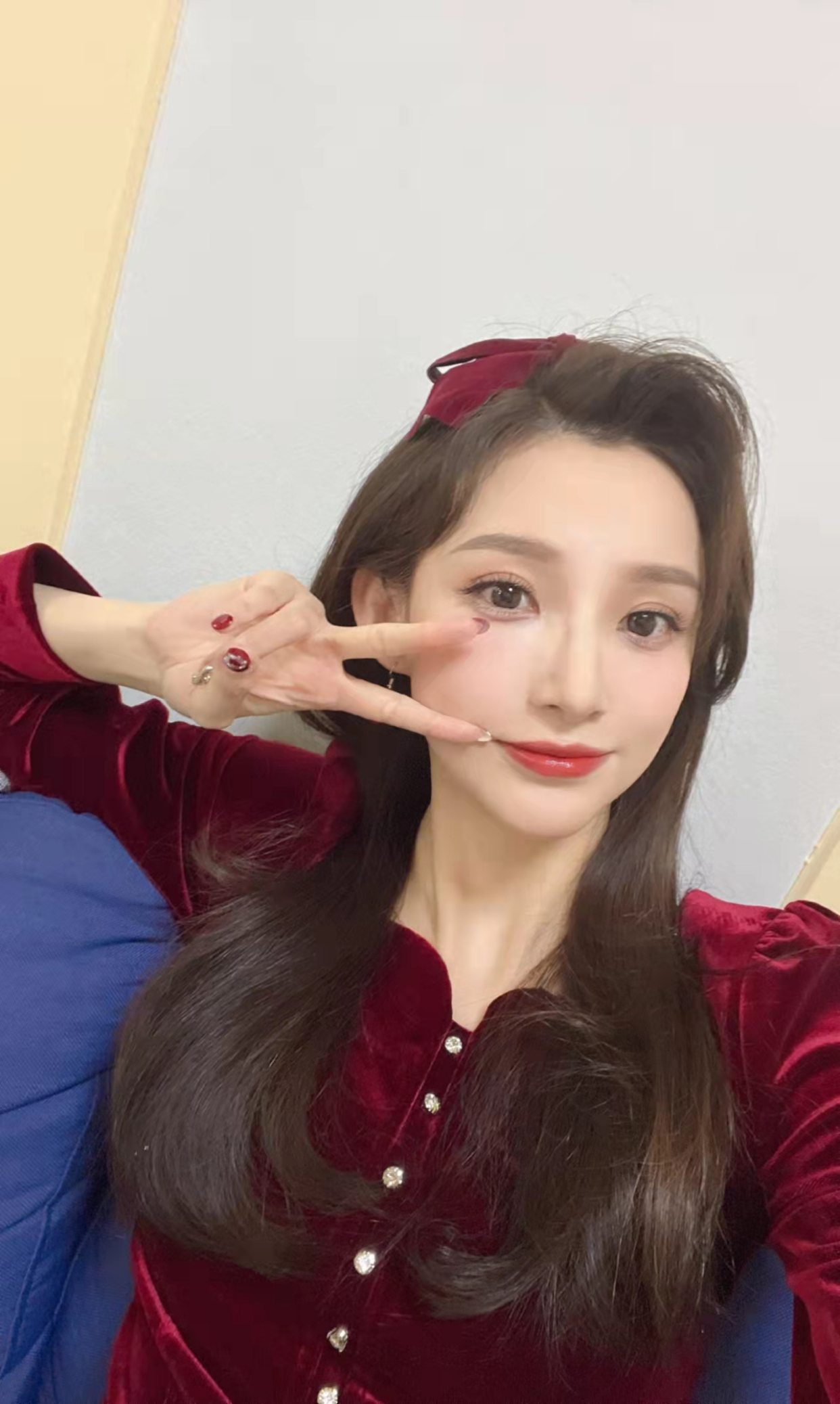 央视美女记者庄晓莹引热议,高颜值又美又飒,入驻视频平台受关注