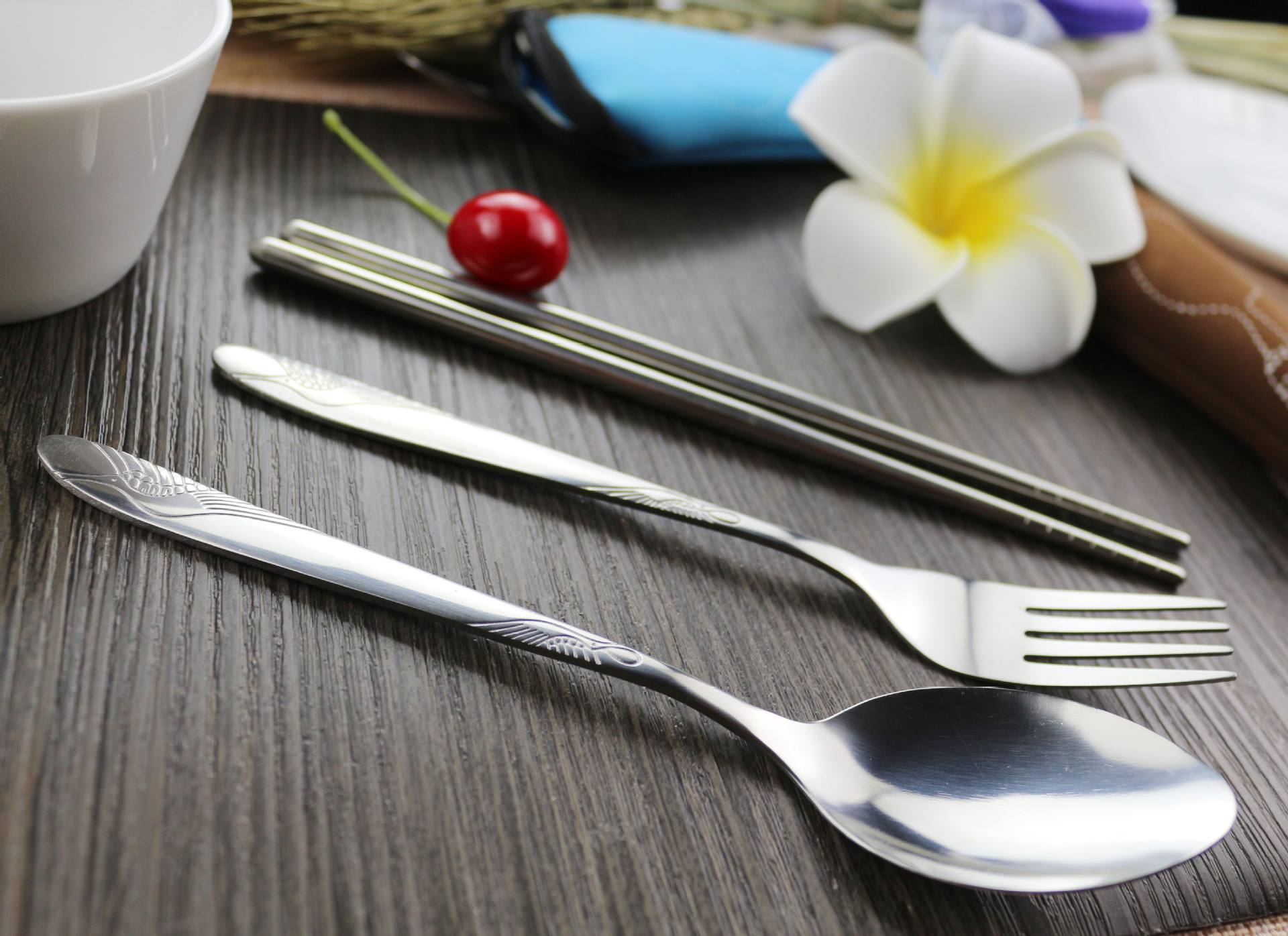 不锈钢餐具上印有dus304,用起来要当心!304和316不锈钢选哪种?