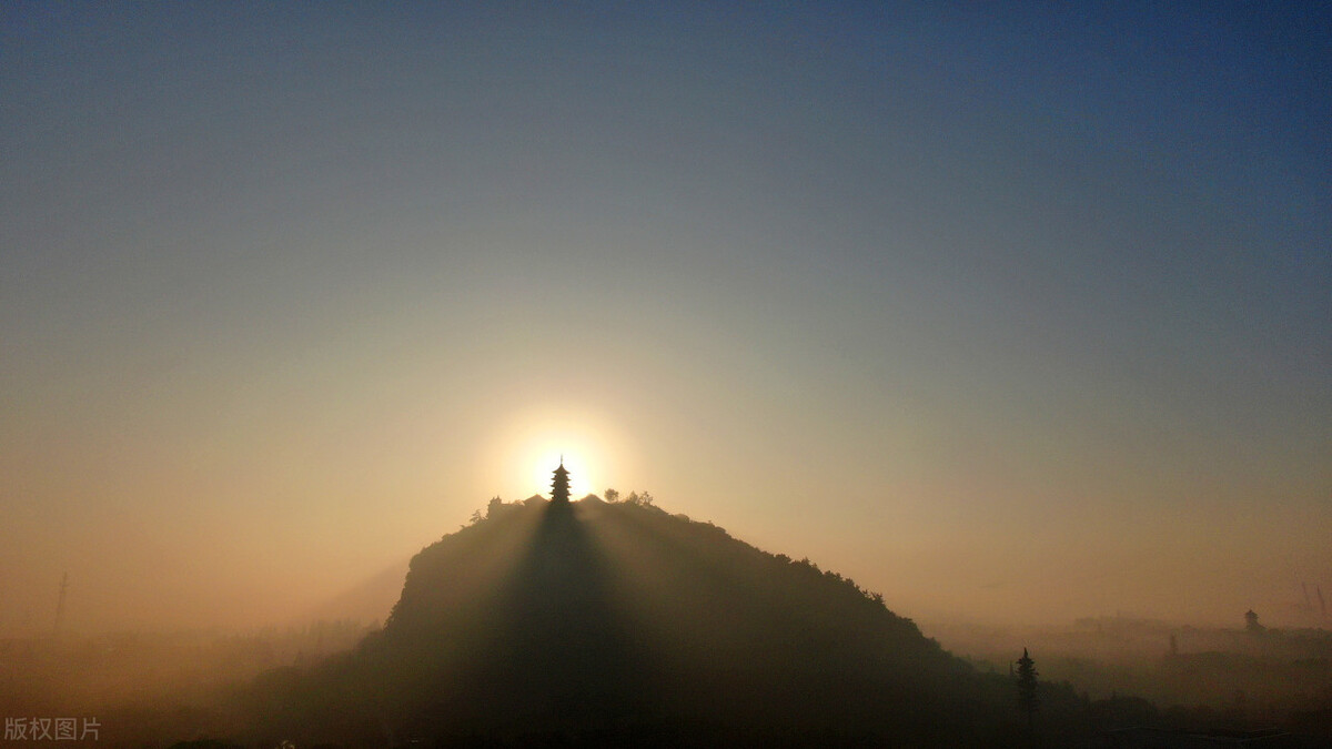 江苏南通,狼山国家森林公园雾中日出美景