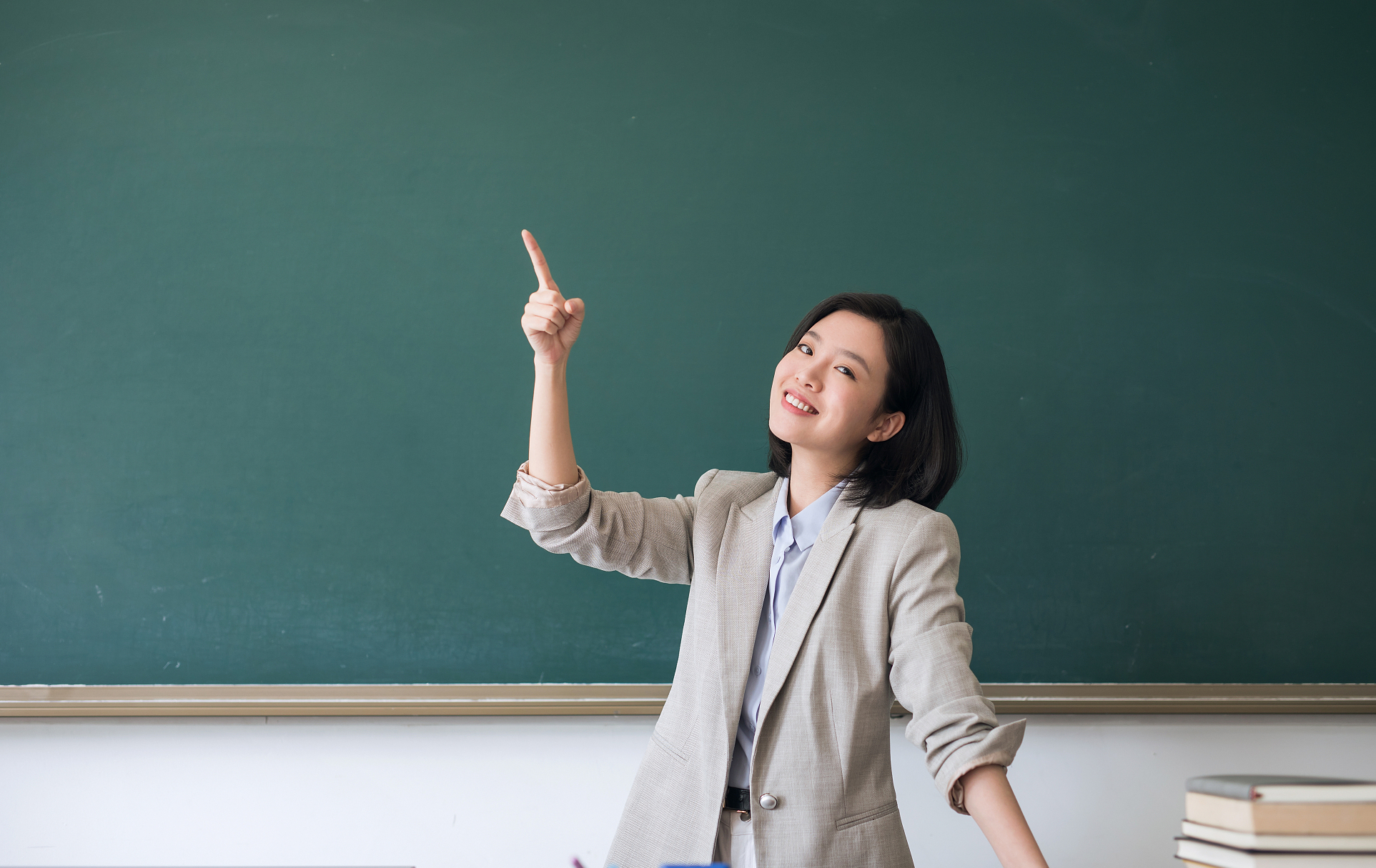 没评上副高的50岁女教师,干轻松活,评上副高班主任上课一样不少