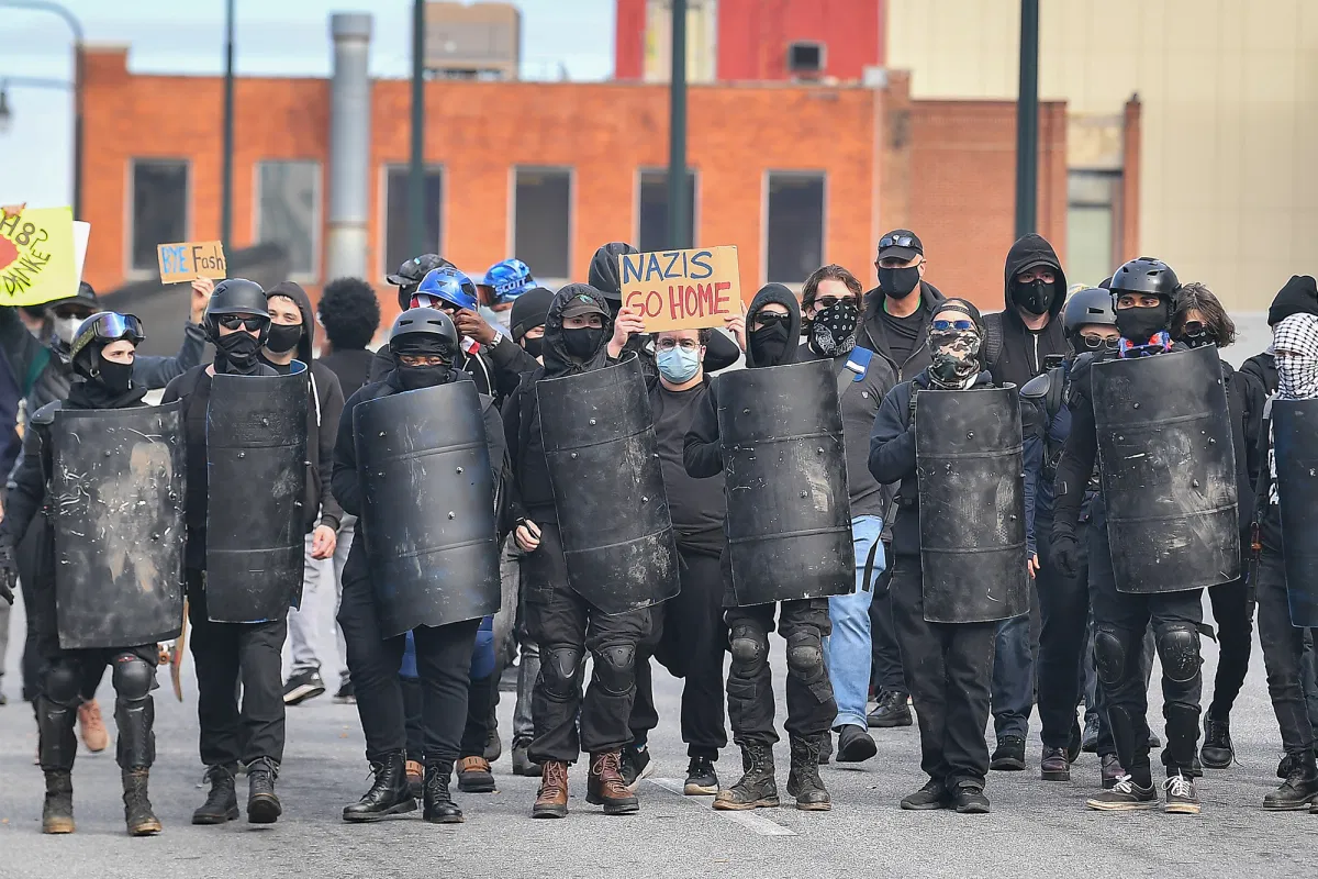 美国骚乱到底是谁组织的?明明有组织有目的,到今调查还没出结果