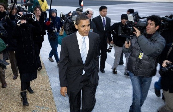 奥巴马父亲:隐瞒老家怀孕的妻子,娶白人美女,儿子10岁时才见面