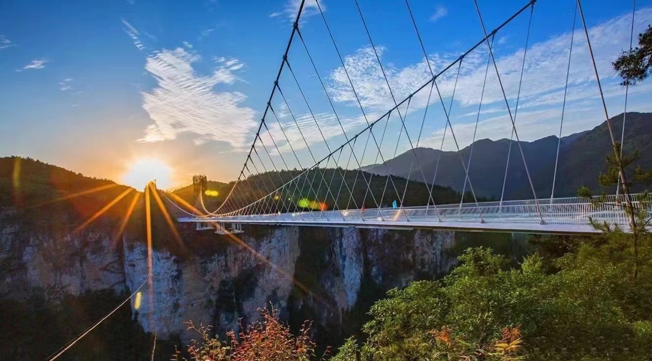 张家界顶有神仙_4天时间玩转天门山大峡谷玻璃桥