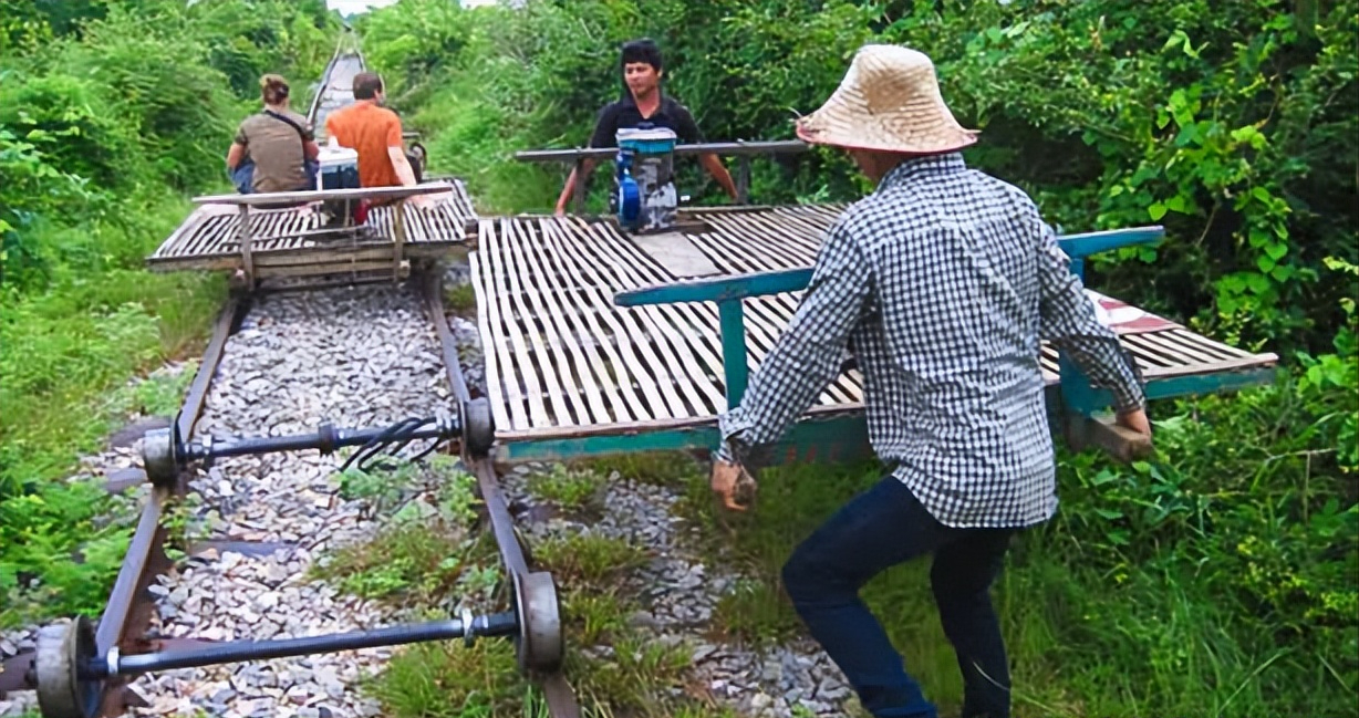 柬埔寨马德望省"敞篷竹火车",你坐过吗?