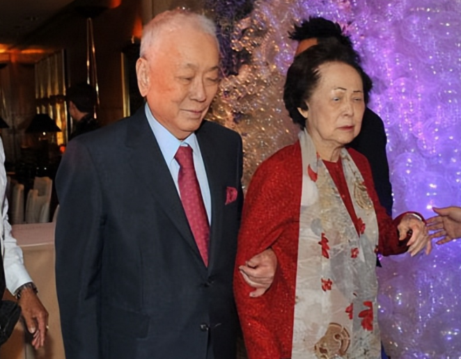 "终极忍者"刘嘉玲:与情敌何超琼处成闺蜜,看汤唯电影脸色铁青