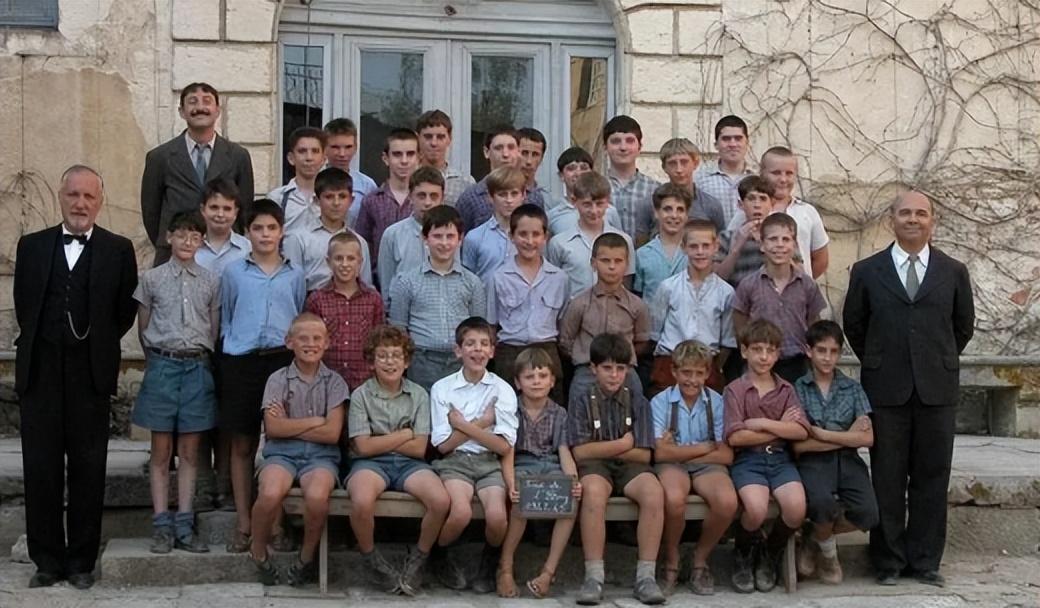 放牛班的春天中的音乐手法体现了电影情节的何种情绪