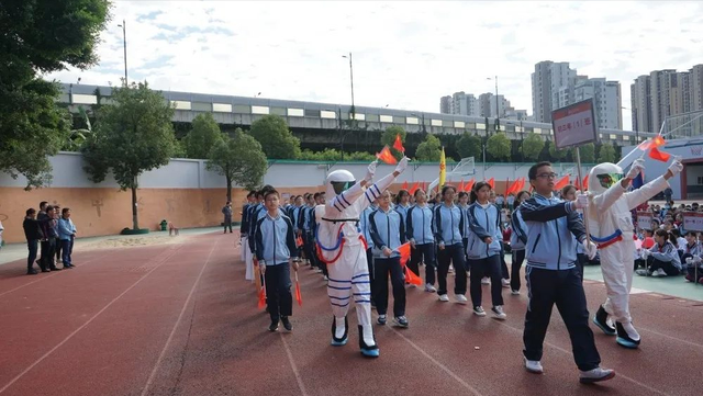 泉州中远学校第15届校运会开幕式隆重举行