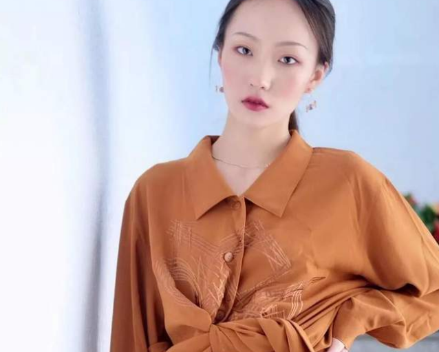 "贝勒爷"邵雨轩现身时尚芭莎杂志,她的真实身份到底是什么?