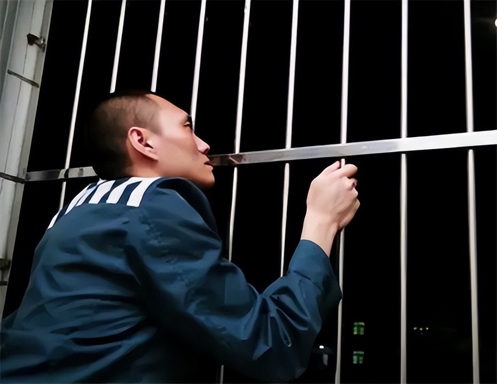 贪官张二江:和107个女人有染,被批"5毒俱全",却靠电脑减刑6年