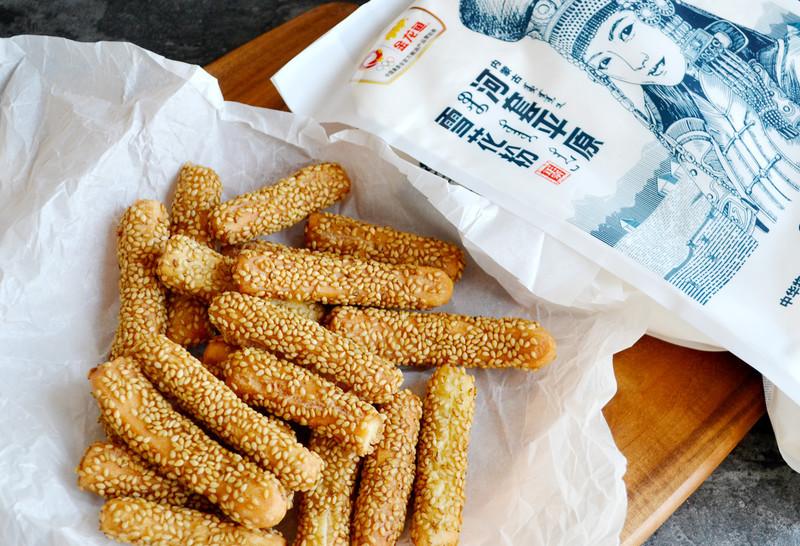 童年记忆!香酥芝麻条好吃又营养,在家就能做