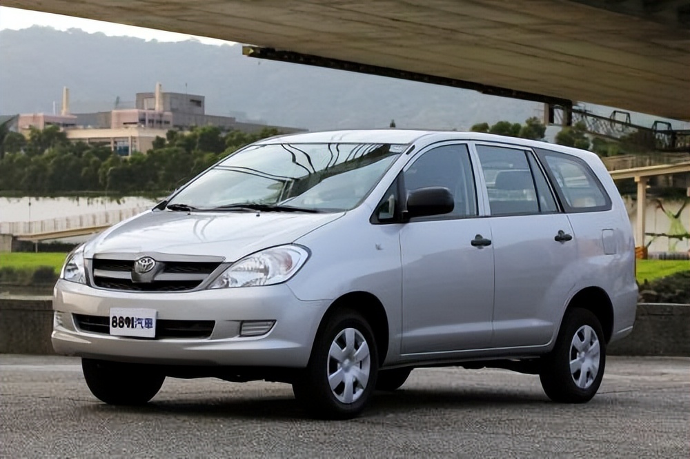 13万!丰田innova正式上市,大七座车型,还需考虑五菱凯捷吗?